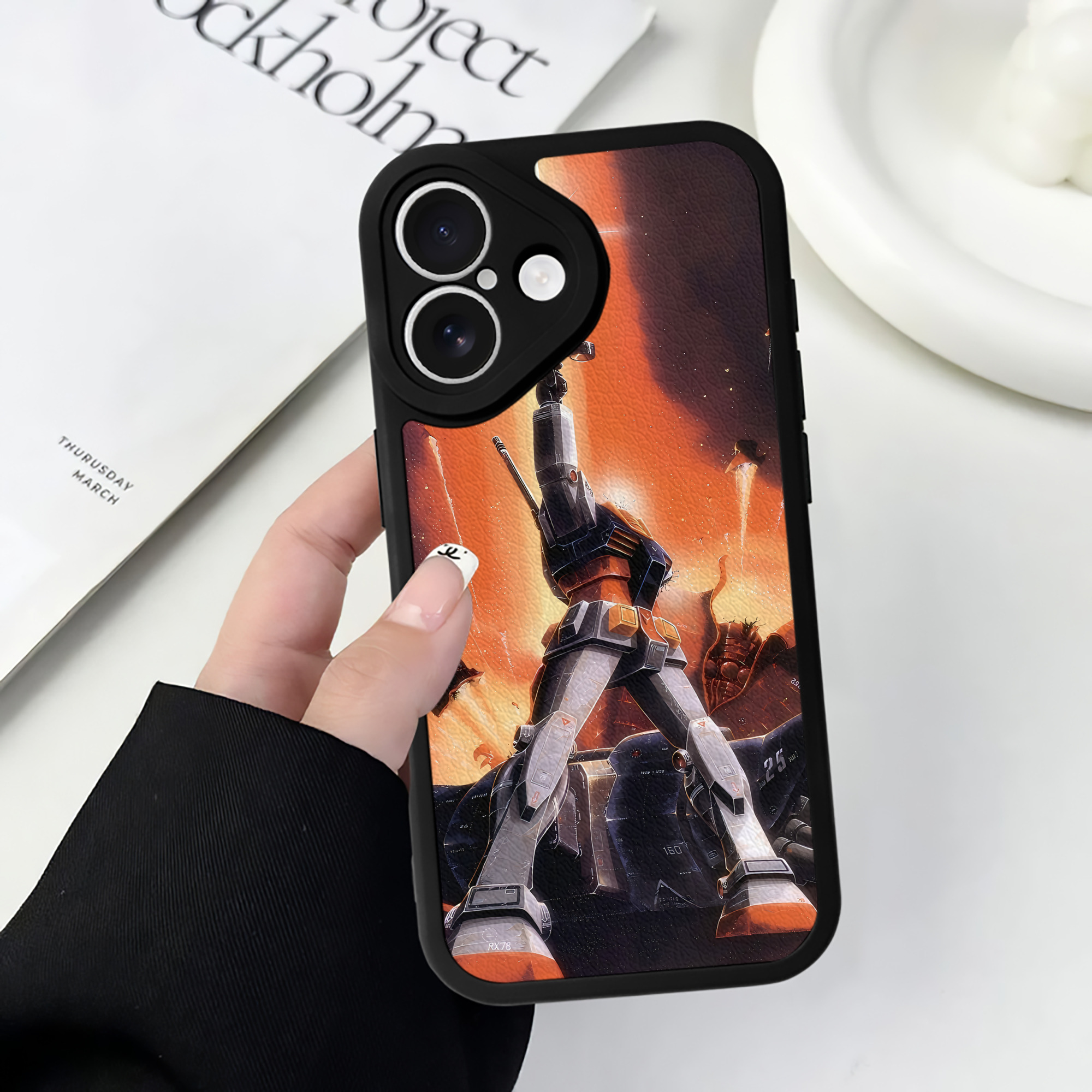 （画像用） 機動戦士ガンダム Mobile Suit Gundam 【iPhone 16シリーズ対応】シリコンスマホケース（レザー調） 材質：シリコン